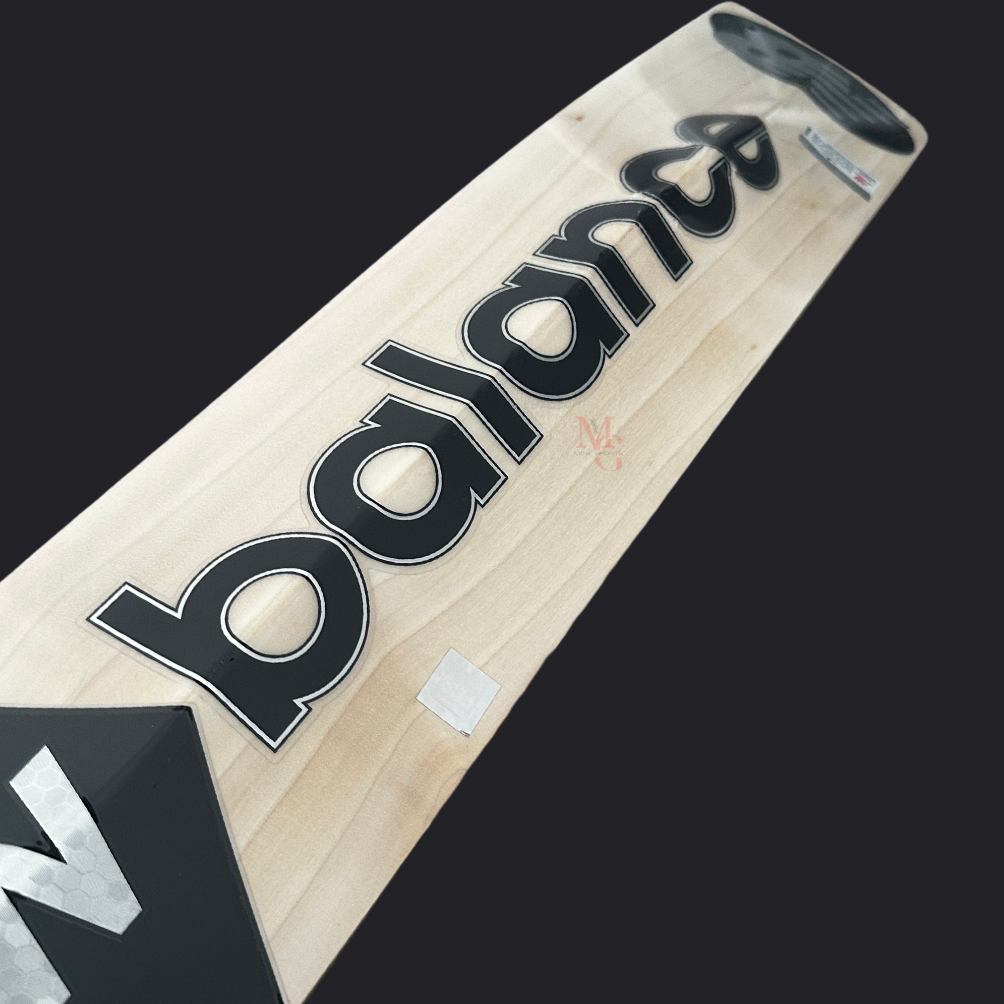 Image of New Balance - Heritage 700i Max English Willow Cricket Bat -Senior