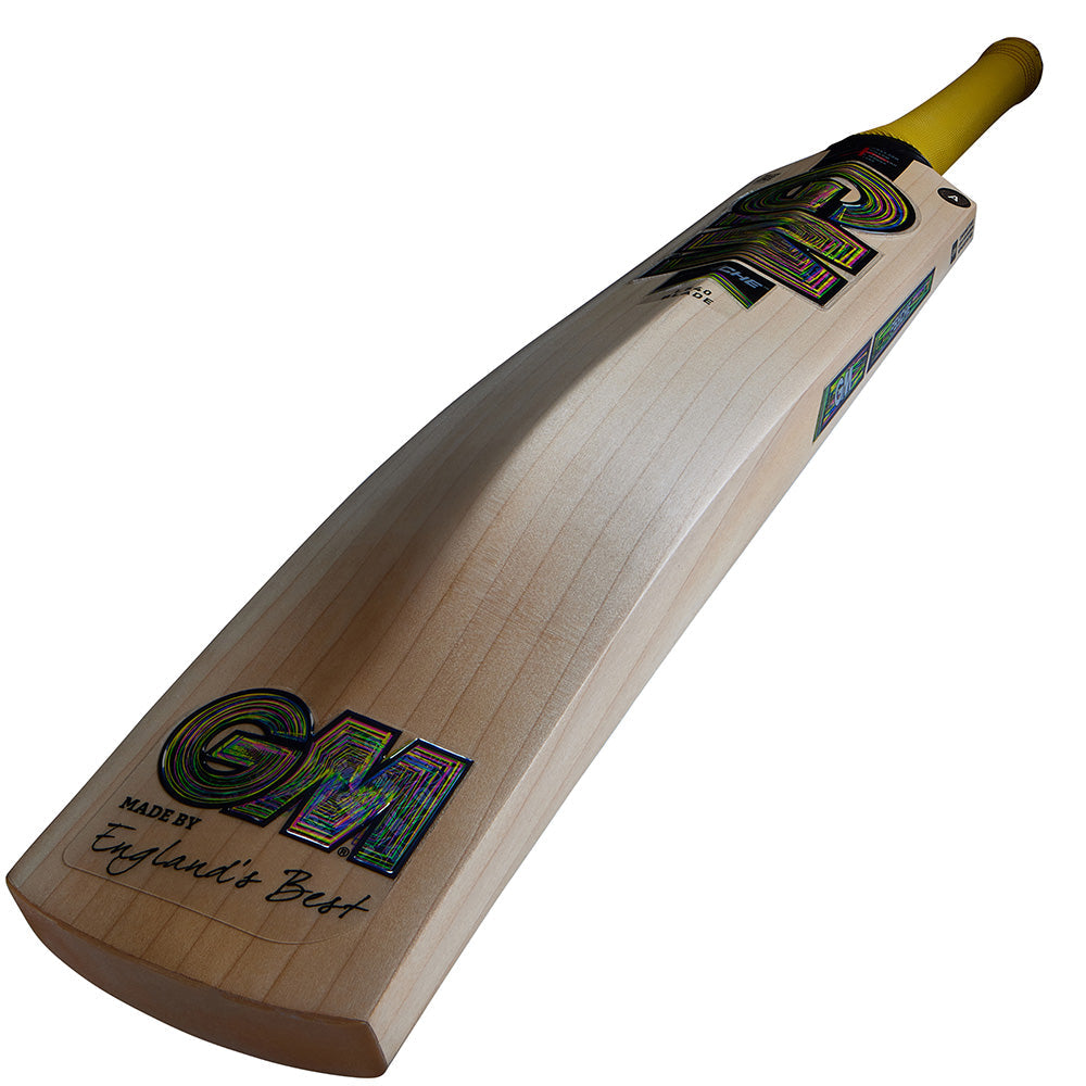 GM Psyche 606 cricket bat blade sticker close up