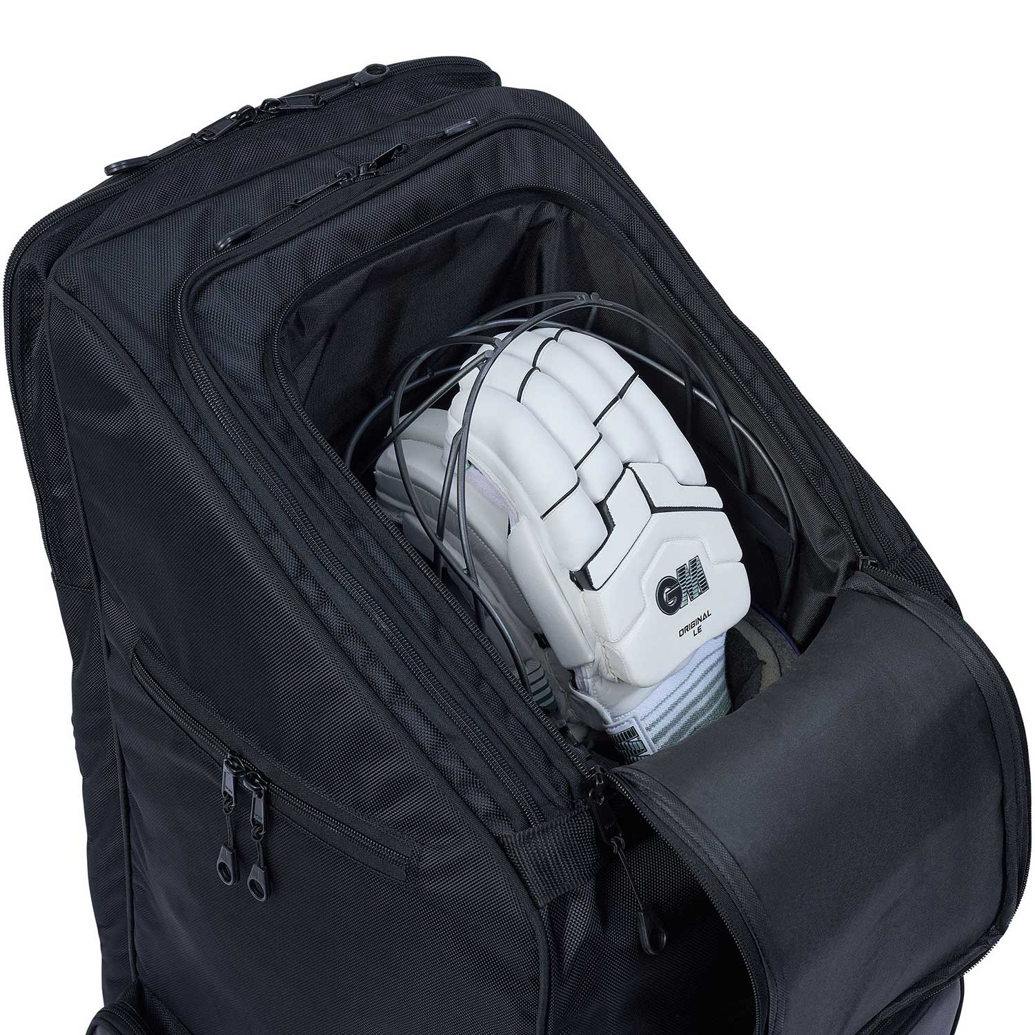 Dedicated helmet compartment on the GM Players Edition Duffle cricket bag