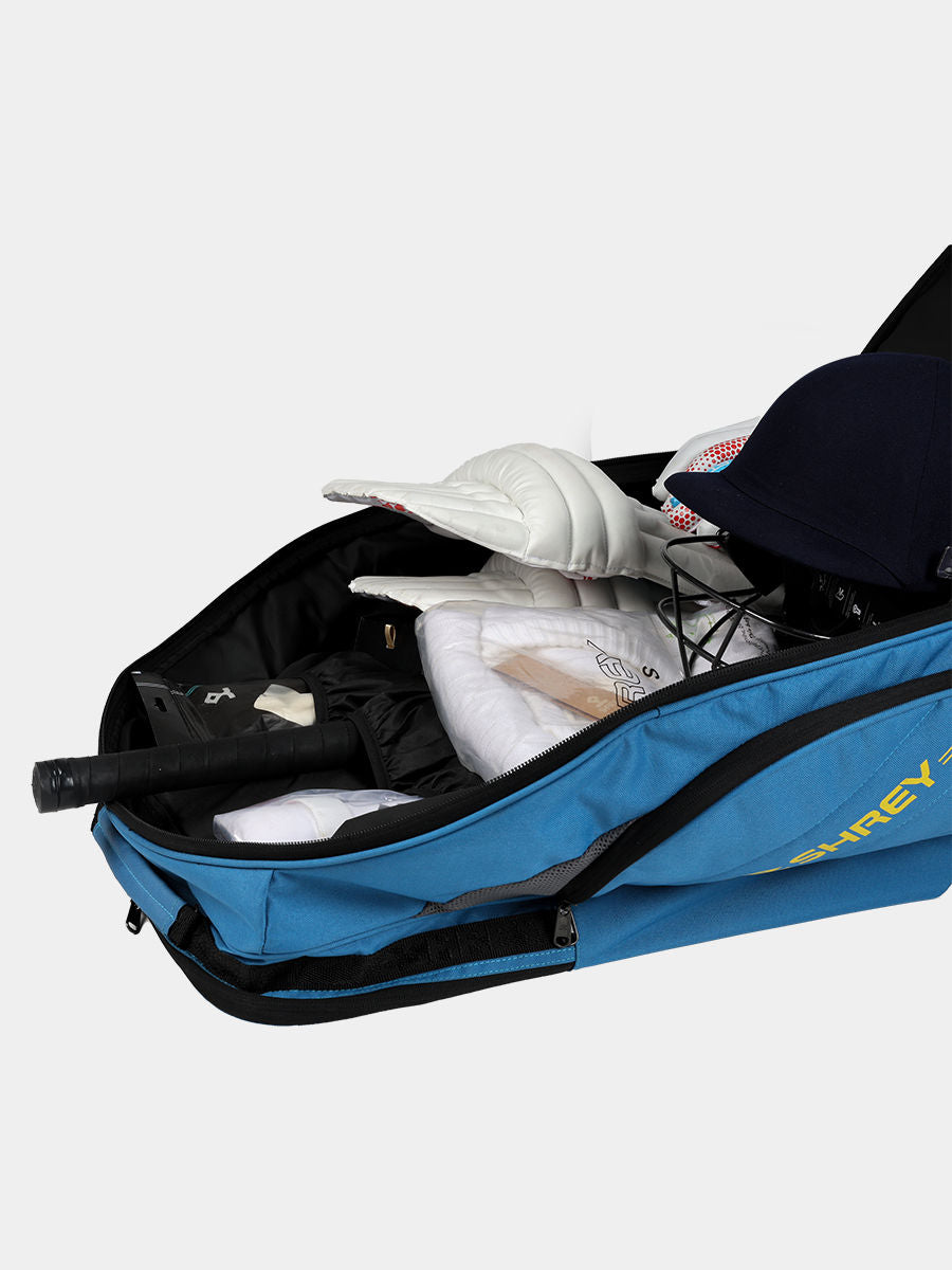 Shrey Legacy Duffle Wheelie 120 - Brittany Blue - Detail
