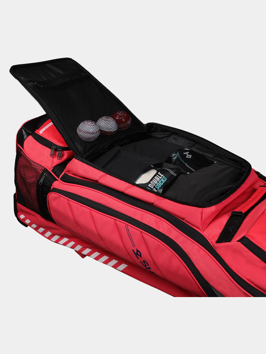 Shrey Legacy Duffle Wheelie 120 - Radiant Red - Wheel & Base Detail