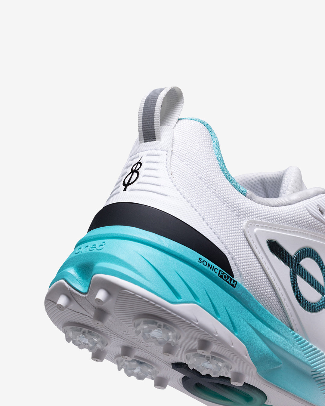 One8 Cover Drive 18 Pro heel-lock collar detail