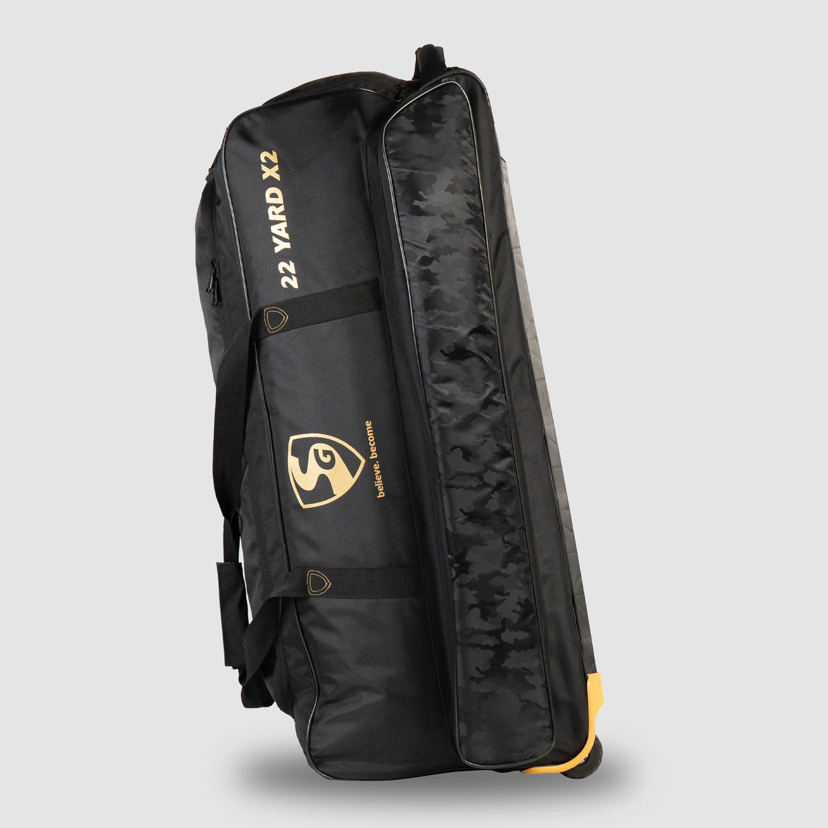 SG 22 Yard X2 cricket kit bag mesh bottle pocket and grip handle