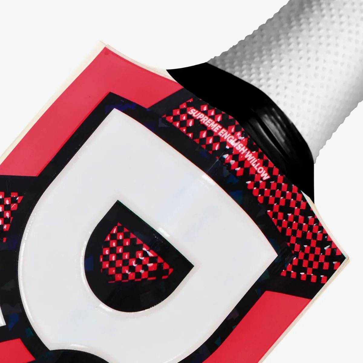DSC Intense range cricket bat blade close-up showing English willow grain