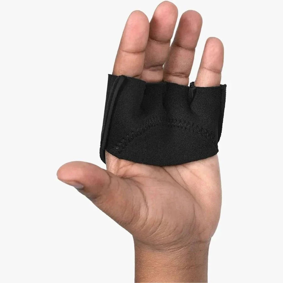 DSC Protakt fielding glove back of hand view showing lightweight flexible construction