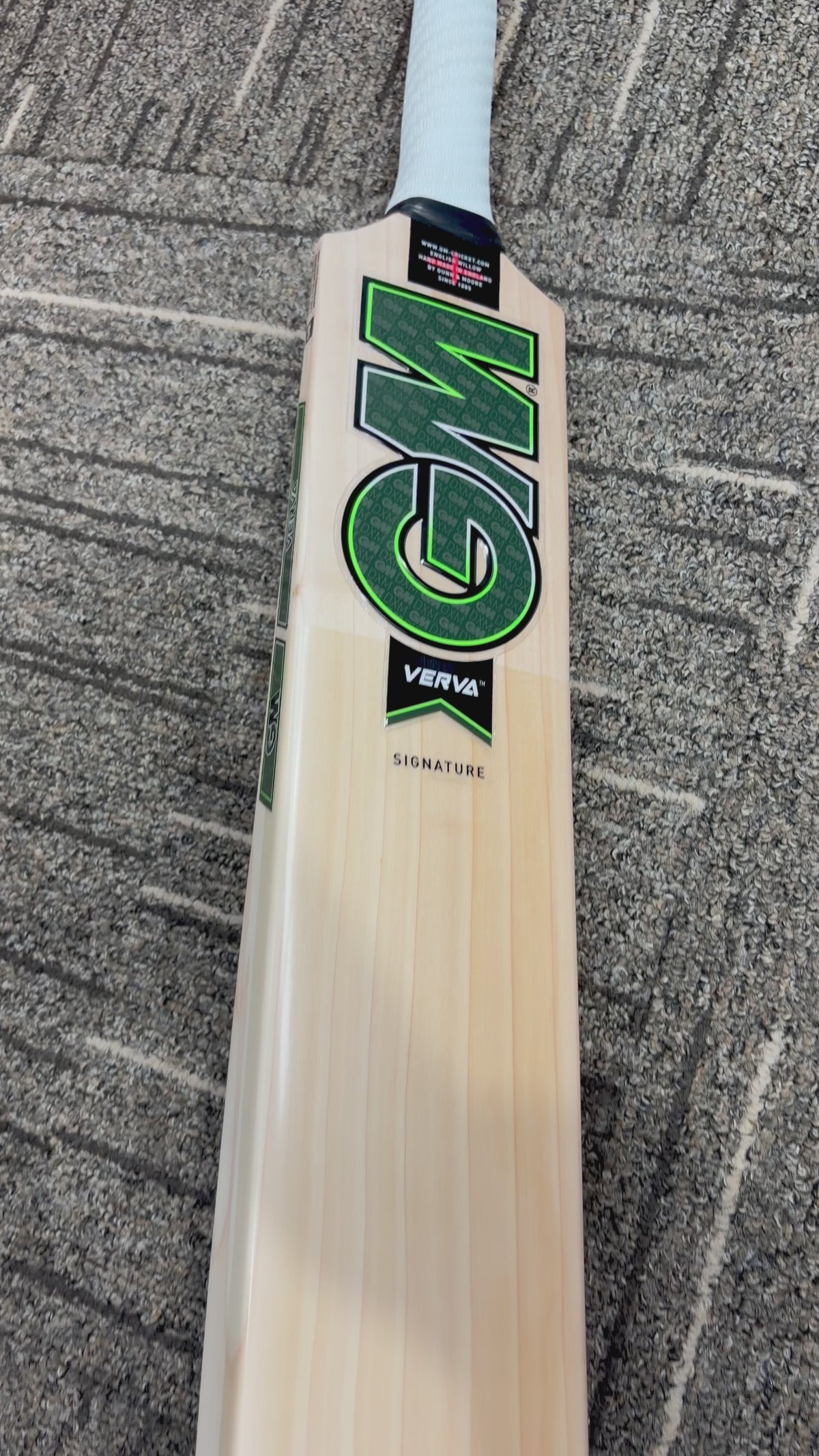 Load video: GM Verva DXM Signature Cricket Bat 2026 - Short Handle