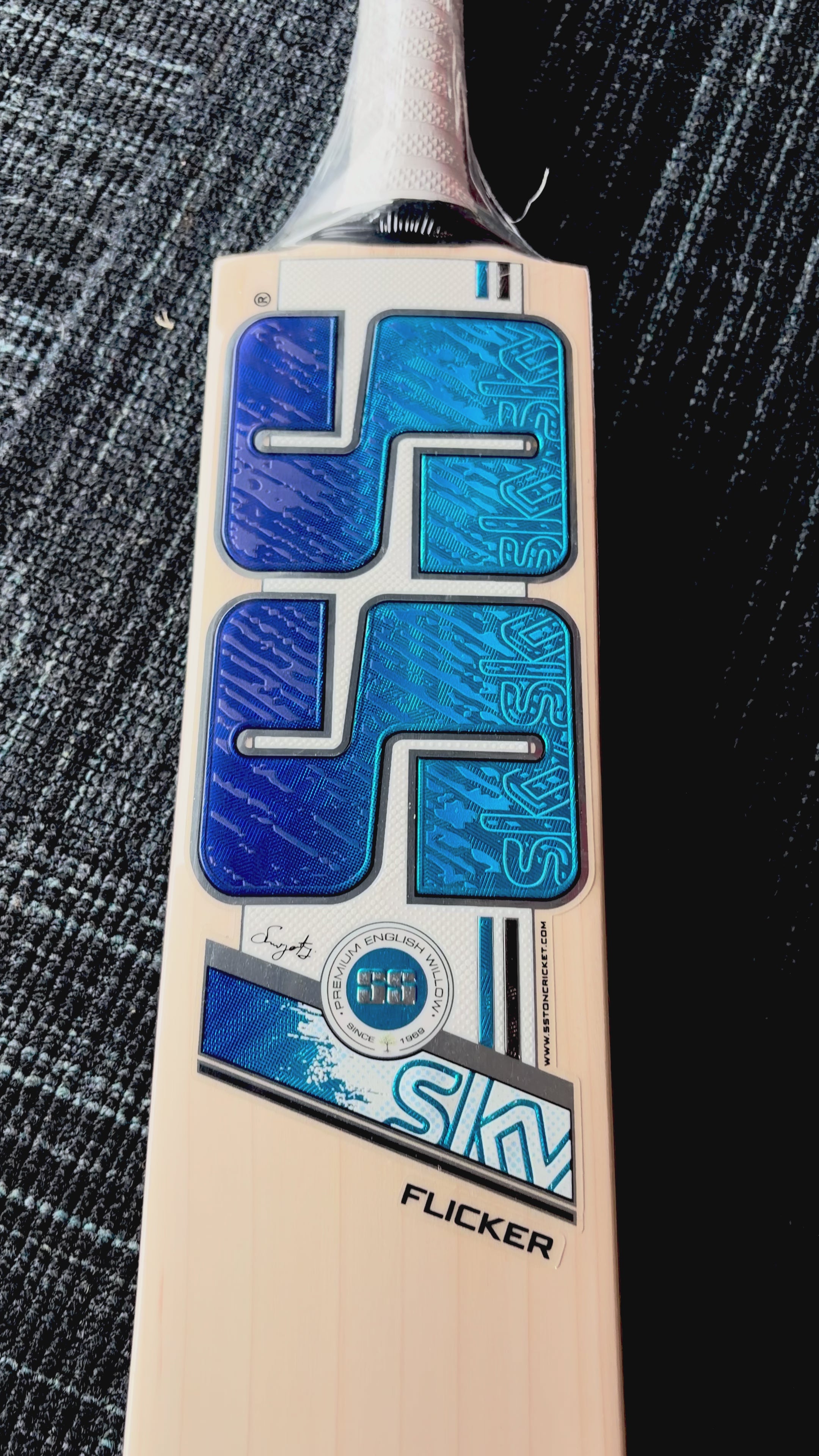 Load video: SS - SKY Flicker GRADE-1 Cricket Bat - SH