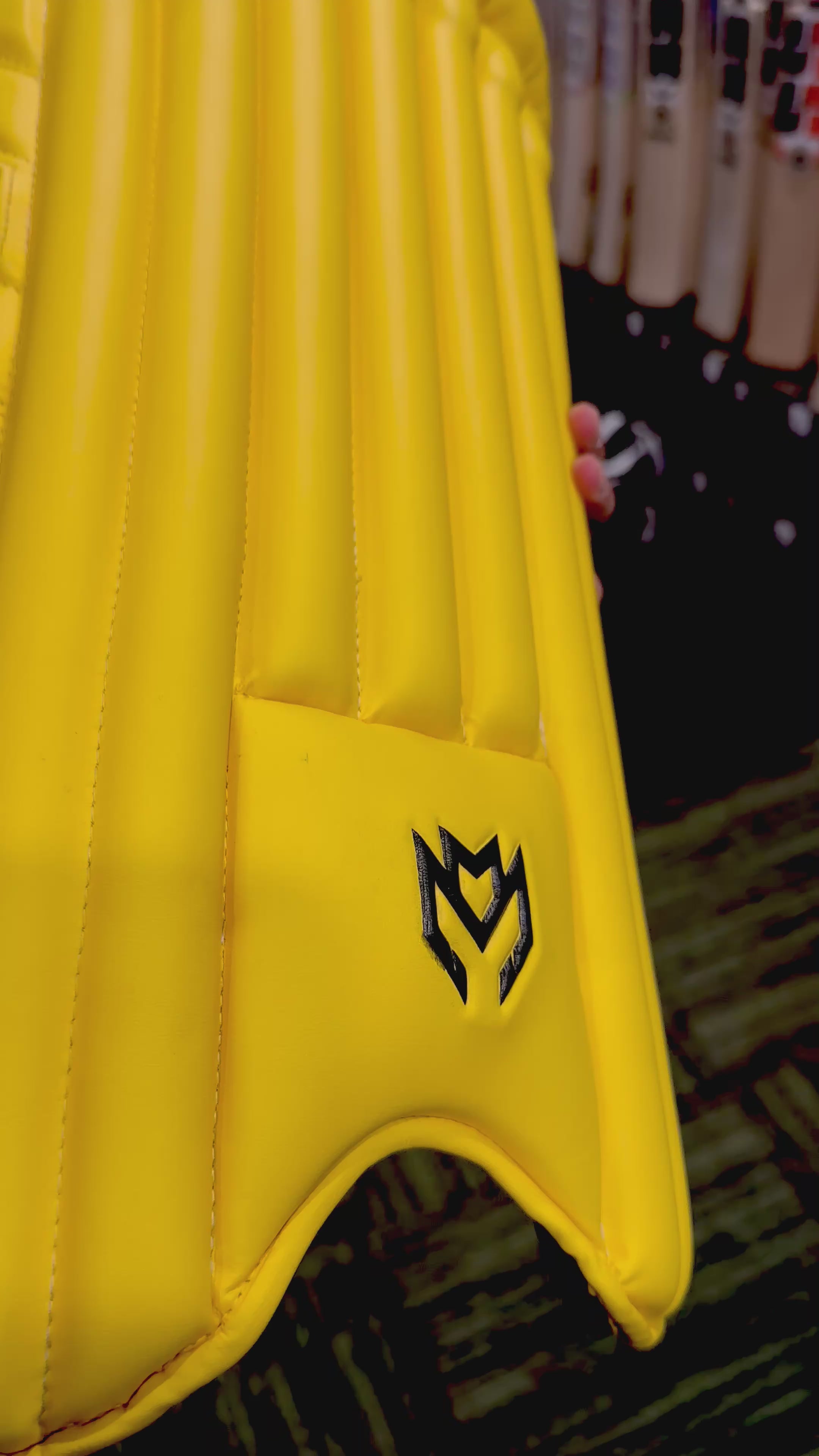 Load video: Pro Players Cricket Batting Pads - Yellow