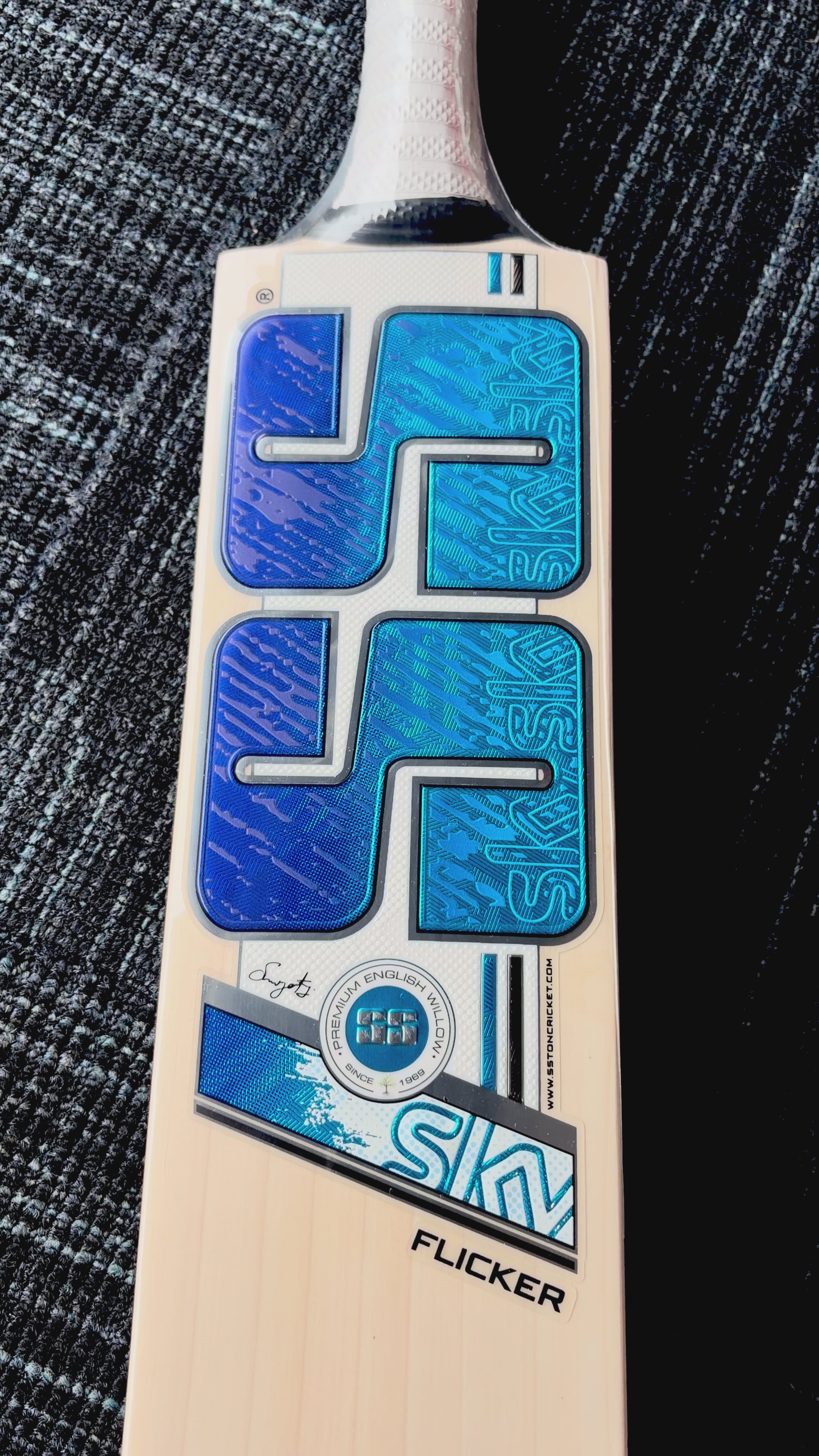 Load video: SS - SKY Flicker GRADE-1 Cricket Bat - SH