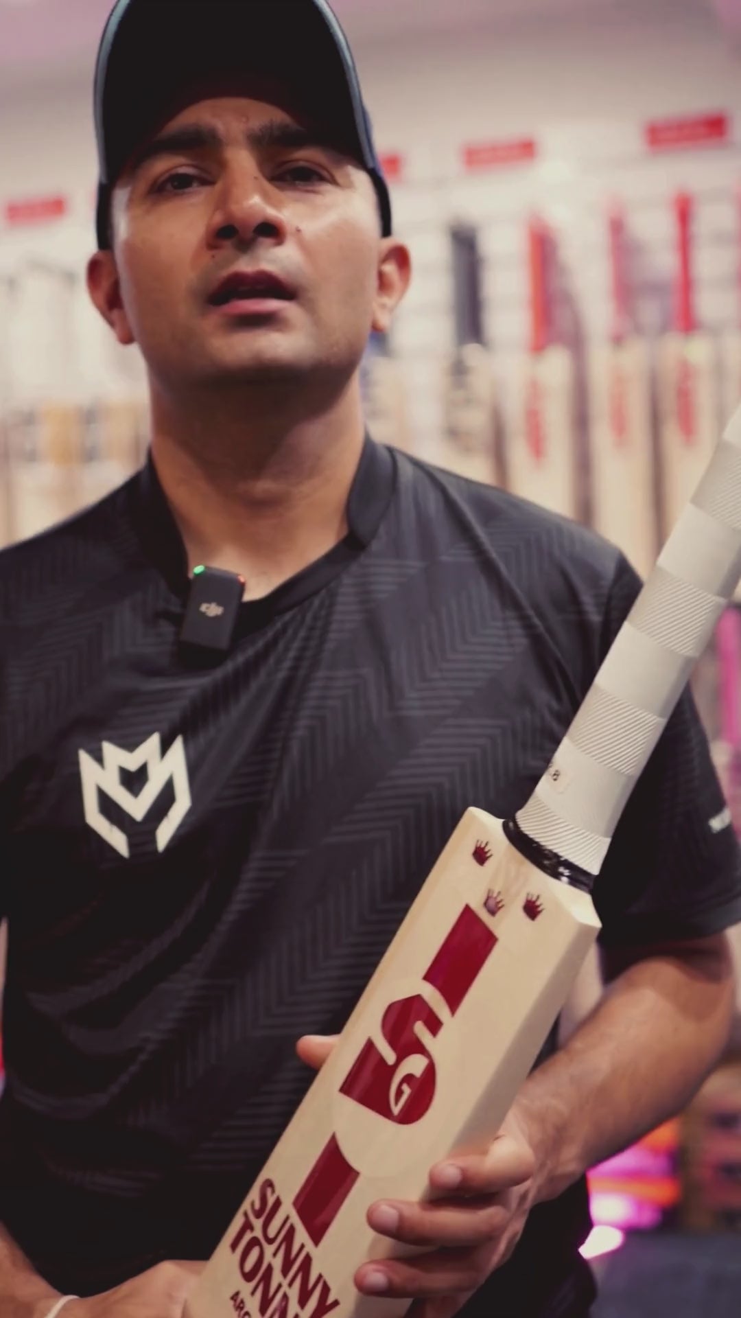 Load video: SG - ARC 3.0 Cricket Bat