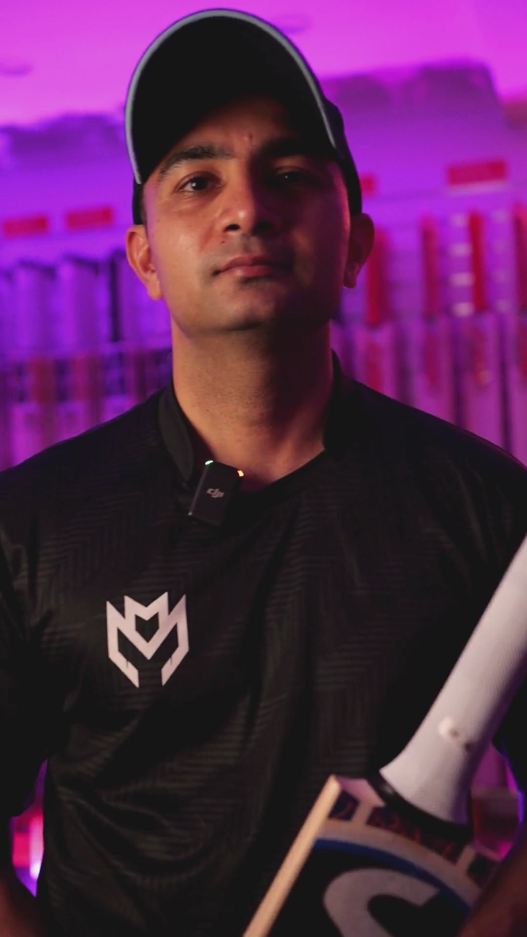 Load video: SG - RP 17 (Rishabh Pant) English Willow Cricket Bat - SH