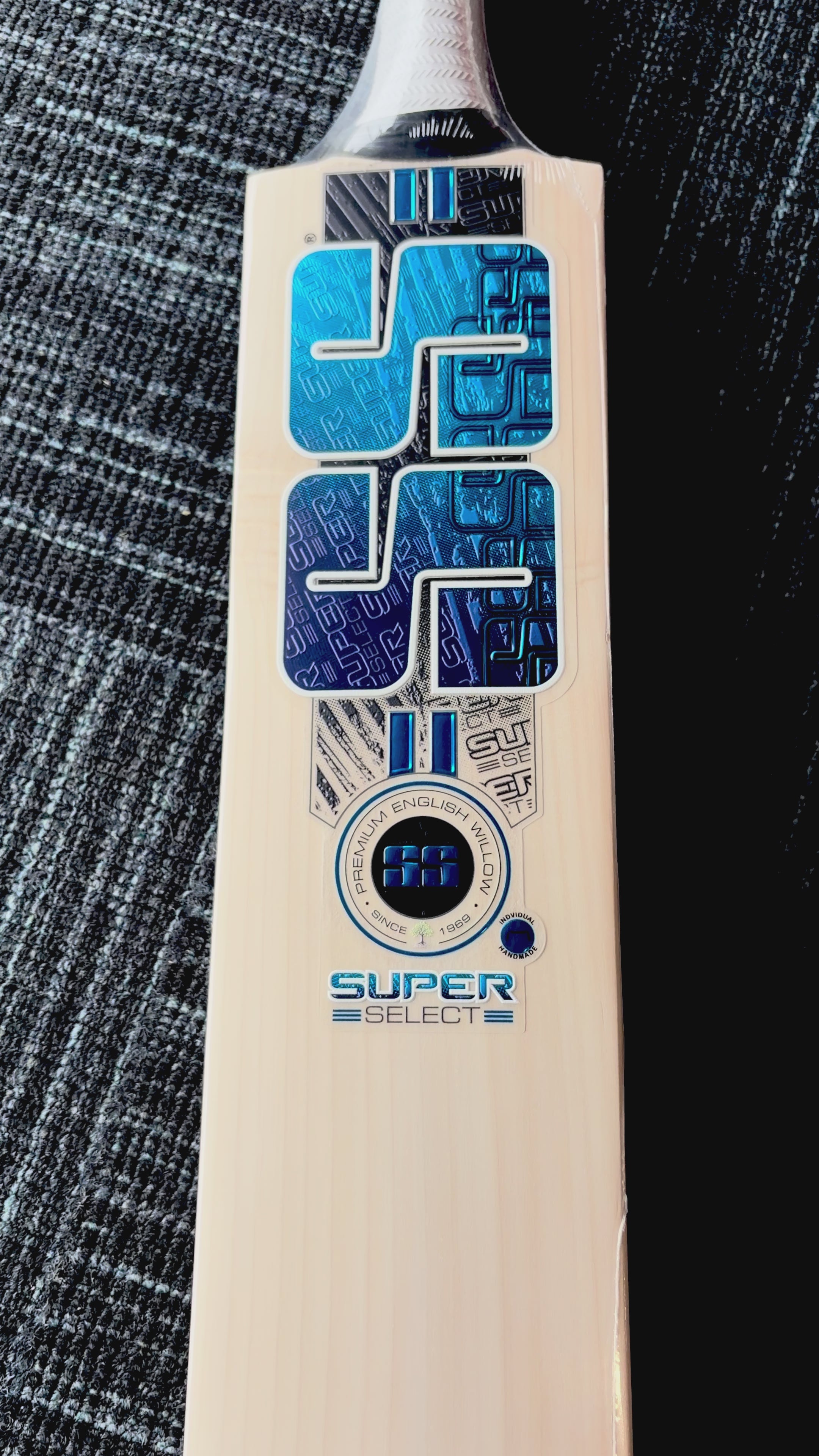 Load video: SS Super Select English Willow Cricket Bat - SH