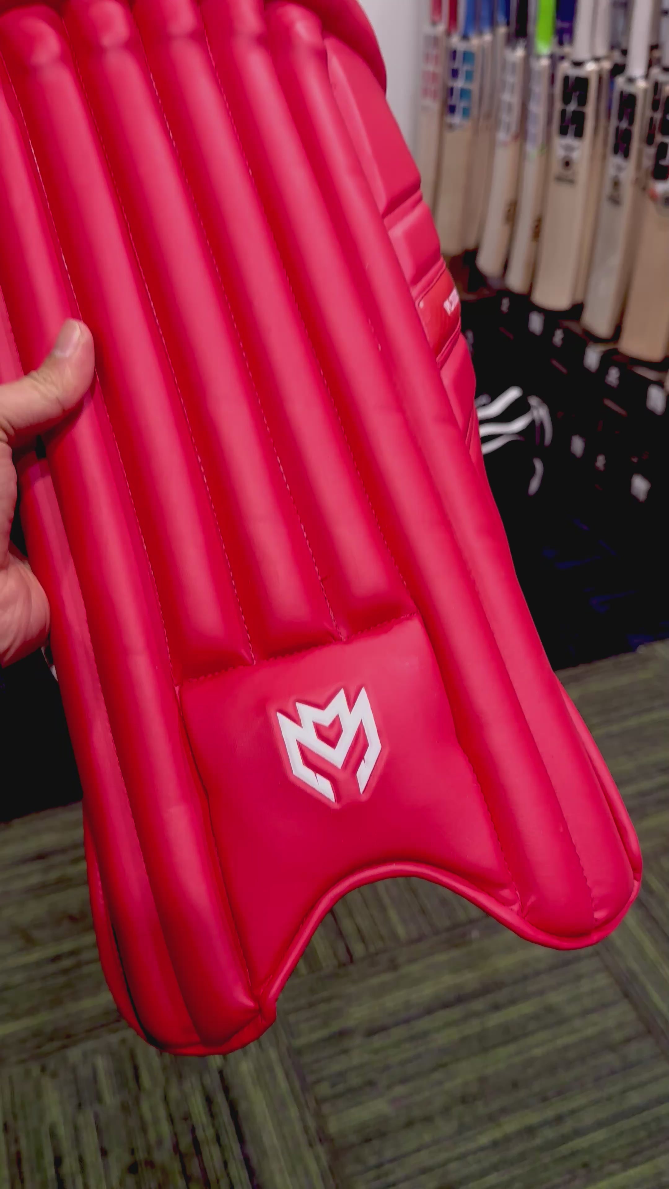 Load video: Pro Players Cricket Batting Pads - Red