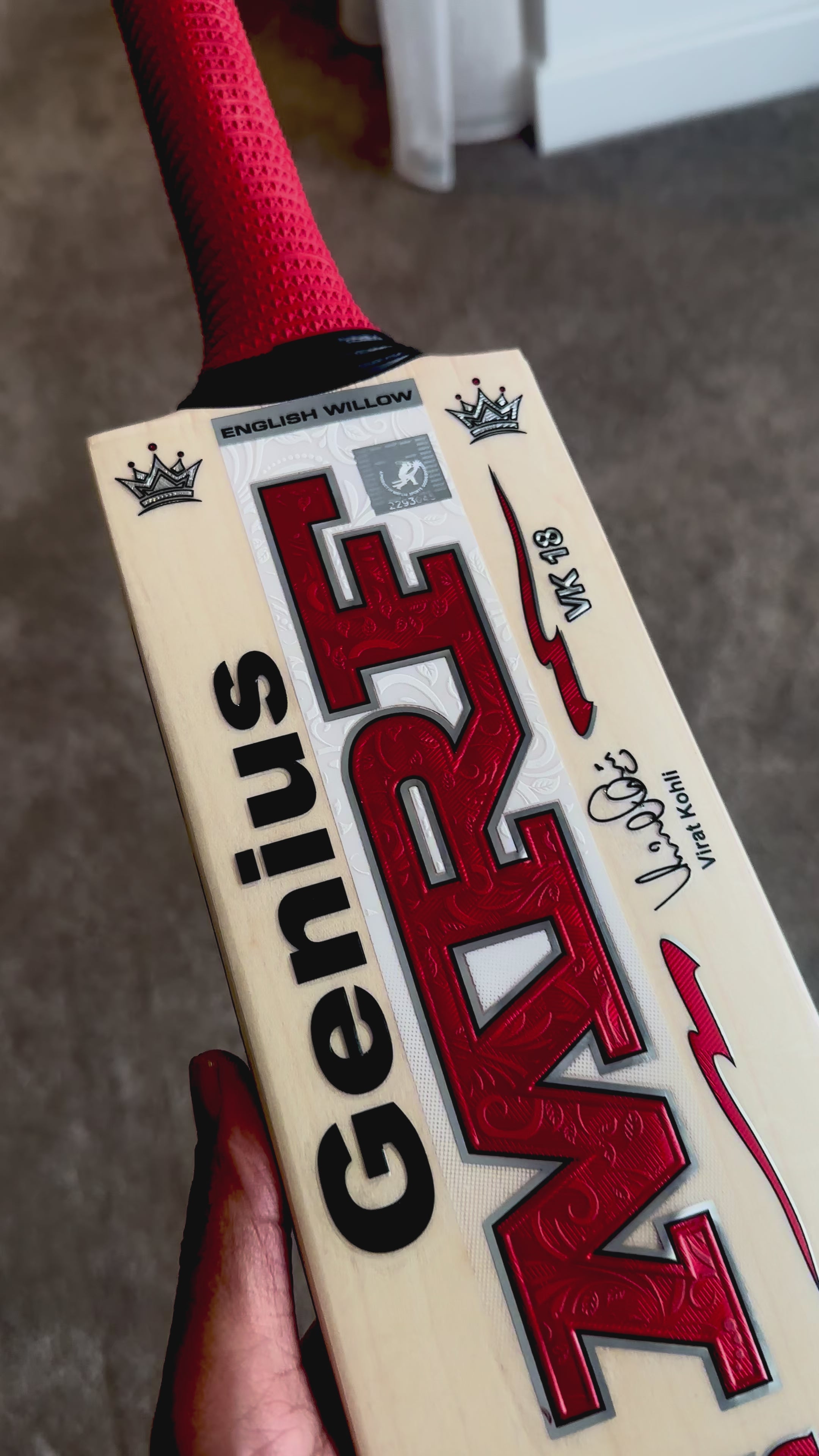 Load video: MRF KING - VIRAT KOHLI Cricket bat SH