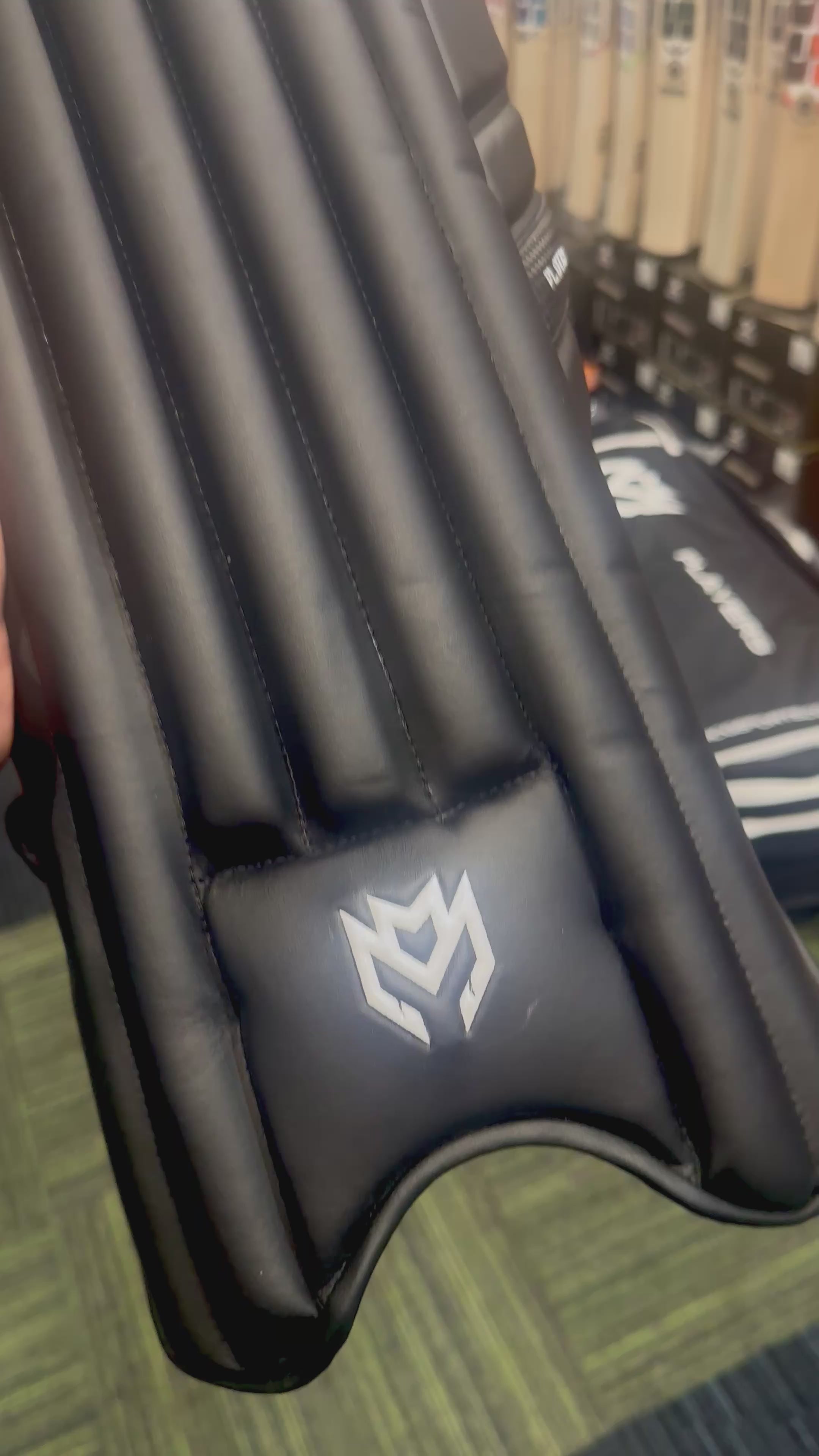 Image of Pro Players Cricket Batting Pads - Black