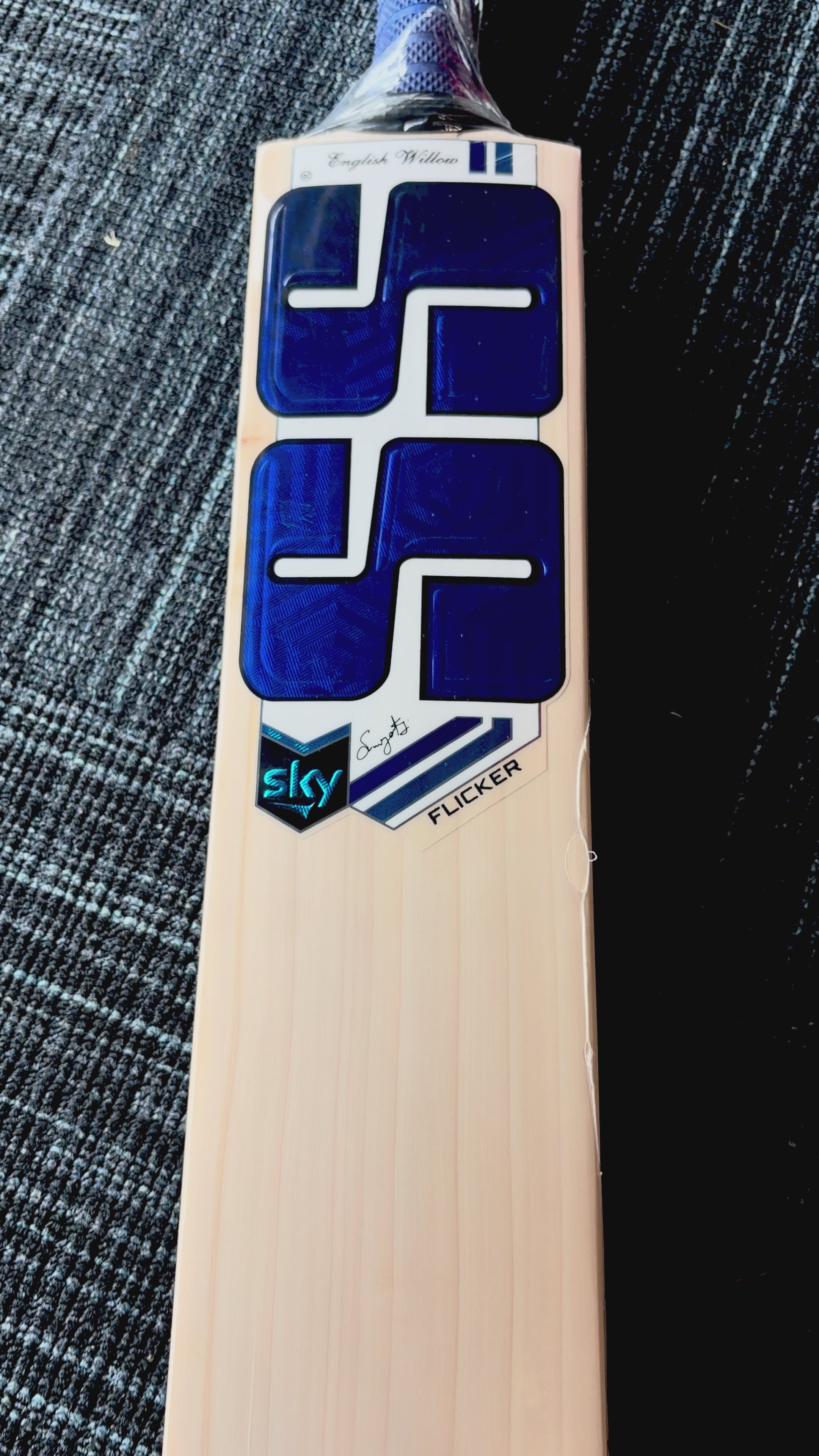 Load video: SS - SKY Flicker GRADE-1 Cricket Bat - SH