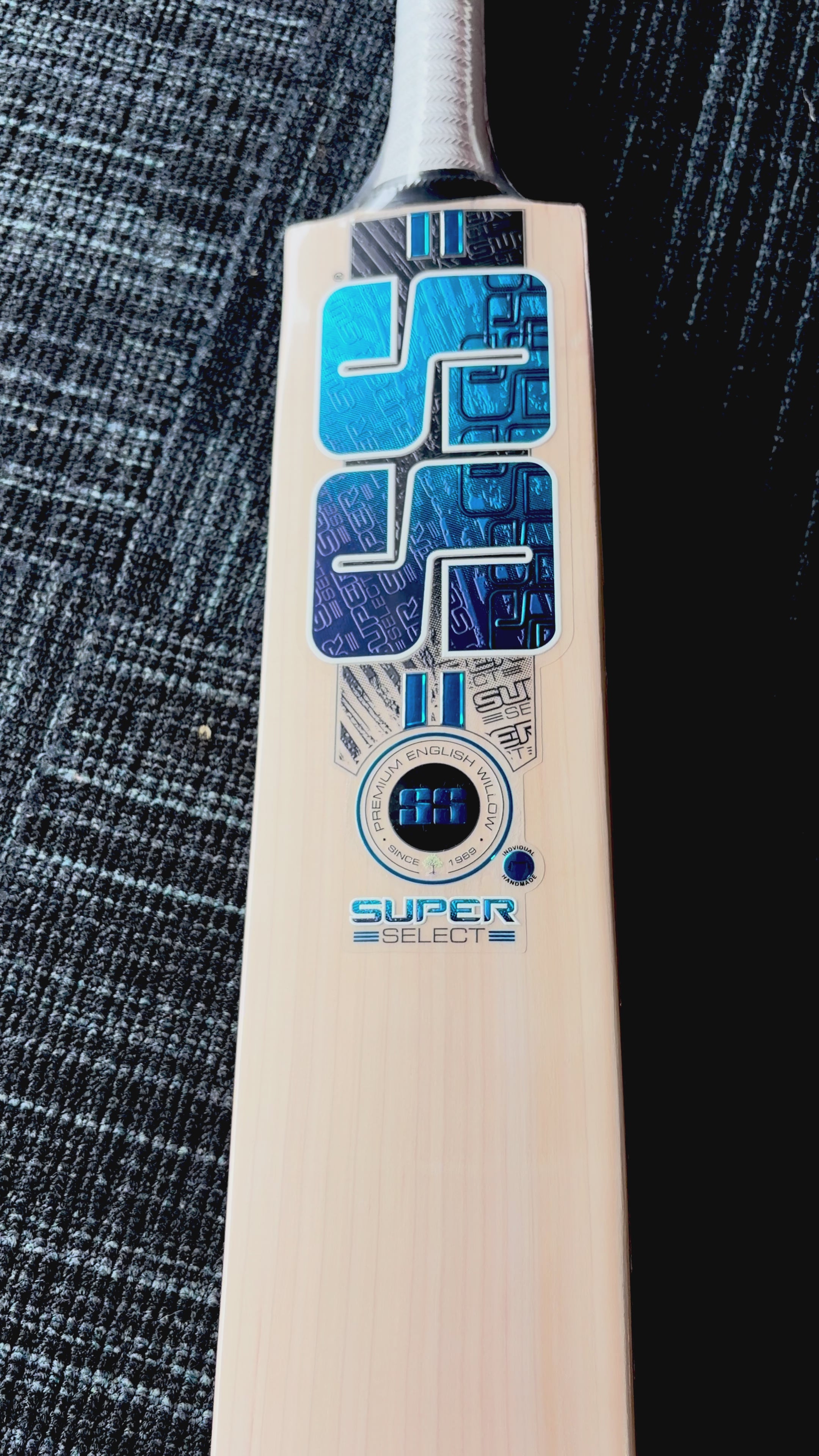 Load video: SS Super Select English Willow Cricket Bat - SH